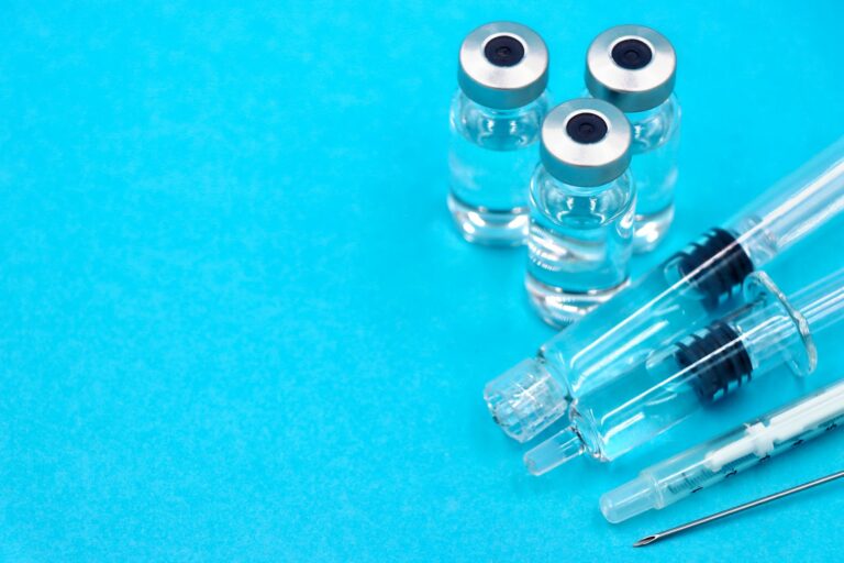 Vaccination grippe et Covid-19 2026-2027 : dates, personnes prioritaires et prise en charge